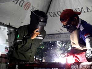 Siap Kerja, Peserta Ikuti Pelatihan Las di Jakarta
