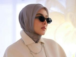 Gaya Syahrini Pakai Jam Tangan Emas Rp 2,3 M, Ini Keistimewaannya Gaya Syahrini Pakai Jam Tangan Emas Rp 2,3 M, Ini Keistimewaannya