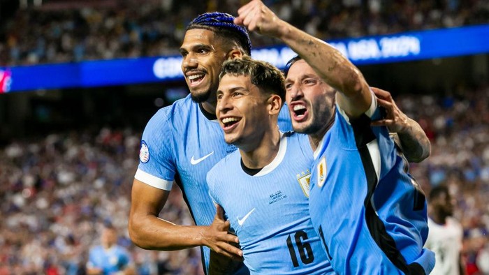 KANSAS CITY, MO - JULY 01: Uruguay defender Mathías Olivera (16) celebrates with teammates  defender Ronald Araújo (4) and defender Matías Viña (17) after scoring a goal during the Group A match between the United States and Uruguay on Monday July 1, 2024 at Arrowhead stadium in Kansas City, MO. (Photo by Nick Tre. Smith/Icon Sportswire via Getty Images)