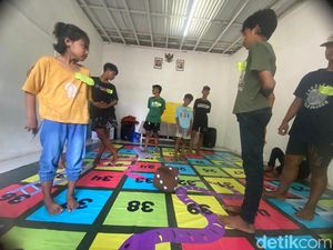 Melihat Keseruan Anak-anak Surabaya Bermain Ular Tangga Raksasa Melihat Keseruan Anak-anak Surabaya Bermain Ular Tangga Raksasa