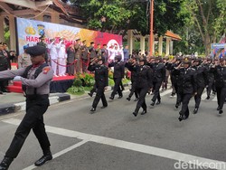 Khidmat Upacara Hari Bhayangkara di Alun-alun Sidoarjo