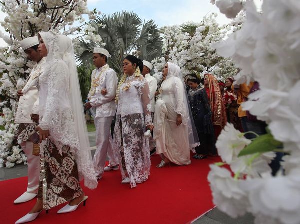 330 Pasangan Ikut Nikah Massal di Surabaya, Ada Garden Party