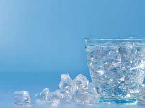 Prospek Bisnis Es Batu Kristal, Laku Nggak Laku Tetap Cair