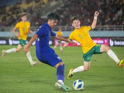 Thailand membuka skor di menit ke-35. Australia menyamakan kedudukan jelang turun minum. Skor 1-1 menjadi hasil akhir babak pertama.