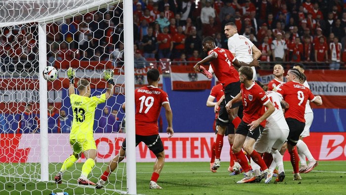 Soccer Football - Euro 2024 - Round of 16 - Austria v Turkey - Leipzig Stadium, Leipzig, Germany - July 2, 2024 Turkeys Merih Demiral scores their second goal REUTERS/Wolfgang Rattay
