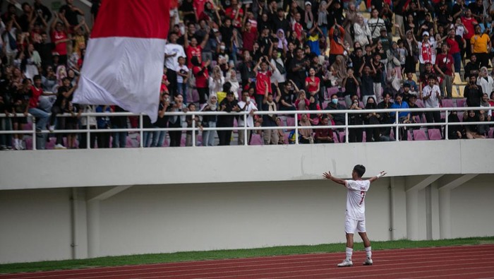 Bantai Vietnam 5-0, Indonesia Juara 3 Piala AFF U-16 2024 Timnas Indonesia U-16 melumat Timnas Vietnam U-16 di perebutan tempat ketiga Piala AFF U-16 2024. Garuda Muda menang 5-0 atas Golden Star Warriors. Laga digelar di Stadion Manahan, Solo, Jawa Tengah, Rabu (3/7/2024).