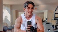 7 Potret Terkini Darius Sinathrya, Hot Daddy Pamer Tubuh Sixpack dan Berotot