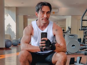 7 Potret Terkini Darius Sinathrya, Hot Daddy Pamer Tubuh Sixpack dan Berotot 7 Potret Terkini Darius Sinathrya, Hot Daddy Pamer Tubuh Sixpack dan Berotot