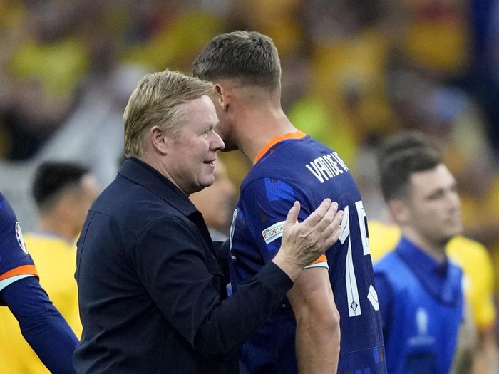 Soccer Football - Euro 2024 - Round of 16 - Romania v Netherlands - Munich Football Arena, Munich, Germany - July 2, 2024
Netherlands players and fans celebrate after the match REUTERS/Angelika Warmuth
