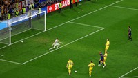 Penyerang Liverpool itu kemudian merancang gol kedua yang dicetak Donyell Malen di menit ke-83.  