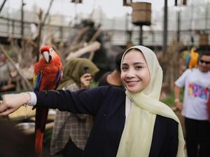 10 Foto Gaya Nagita Slavina Pakai Hijab Usai Ibadah Haji 10 Foto Gaya Nagita Slavina Pakai Hijab Usai Ibadah Haji