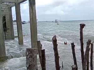 20 Rumah di Selayar Rusak Diterjang Gelombang Pasang, Sebagian Warga Pindah 20 Rumah di Selayar Rusak Diterjang Gelombang Pasang, Sebagian Warga Pindah