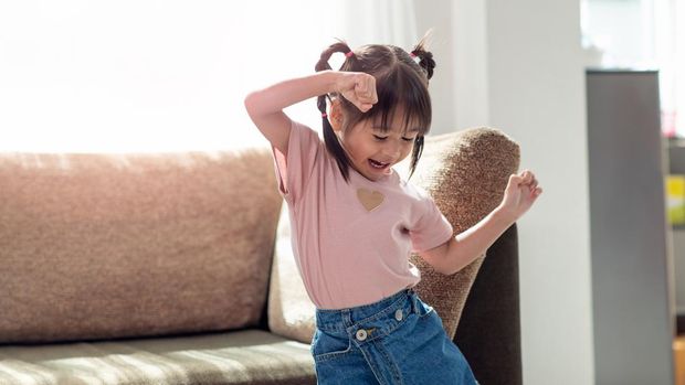 Ilustrasi Anak Belajar Menari