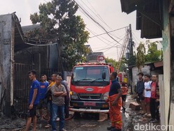 Kebakaran di Bekasi Baru Padam Usai 4 Jam, Damkar Sempat Terkendala Akses