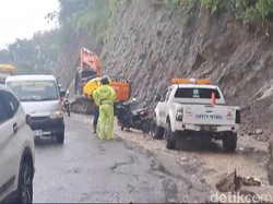 Jalan Poros Maros-Bone Kembali Normal Usai 4,5 Jam Macet gegara Longsor