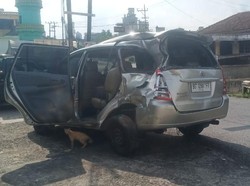 Palang Pintu Rel Tak Bekerja, Minibus Dihantam KA Babaranjang di OKU