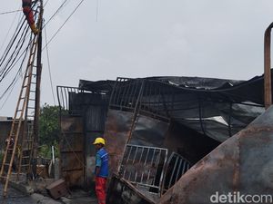 Penampakan Kebakaran Gudang di Bekasi, 5 Orang Tewas