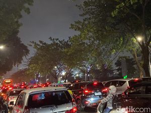 Jakarta Macet di Sana-sini Usai Hujan Deras di Jam Pulang Kerja