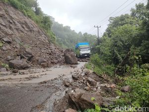 Jalan Poros Maros-Bone di Tompo Ladang Longsor Pagi Ini, Lalin Macet 3 Km