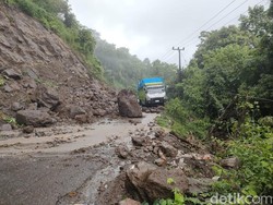 Jalan Poros Maros-Bone di Tompo Ladang Longsor Pagi Ini, Lalin Macet 3 Km