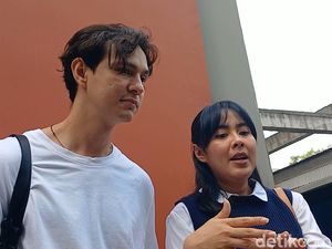 Kata Marcell Darwin Pilih Istri Jadi Guru Hafalan Surat Pendek Al-Quran Kata Marcell Darwin Pilih Istri Jadi Guru Hafalan Surat Pendek Al-Quran