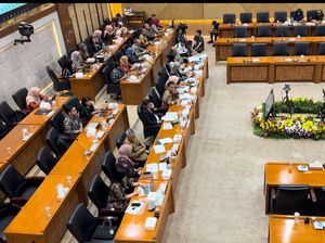 Anggota DPR Sentil Jawaban Dirjen Diktiristek di Rapat: Ini Bukan Anak TK Anggota DPR Sentil Jawaban Dirjen Diktiristek di Rapat: Ini Bukan Anak TK