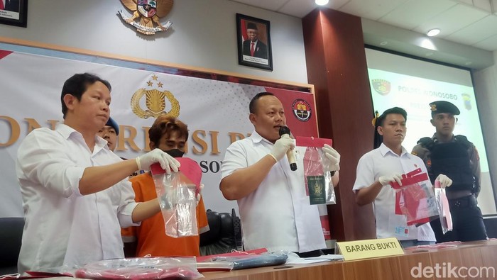 Mudiman (35), suami yang bunuh istrinya kemudian dibuang ke Waduk Wadaslintang, Wonosobo.
