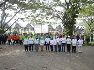 Pemkab Blitar Rilis Program Bayi Lahir Wajib Tanam & Rawat 1 Pohon Pemkab Blitar Rilis Program Bayi Lahir Wajib Tanam & Rawat 1 Pohon
