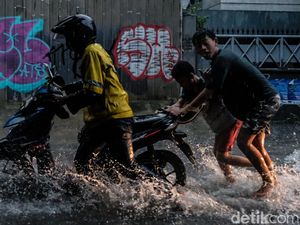 Kenapa Jakarta Hujan Terus Walaupun Sudah Kemarau? Ini Penjelasan BMKG