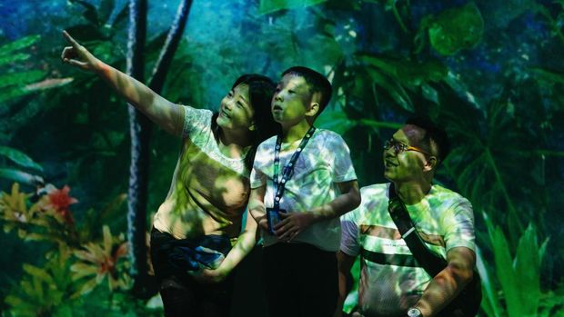 Peserta Nutrilon Royal Sains Camp saat berkunjung ke Singapura