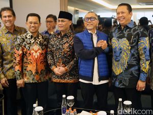 Momen Pimpinan MPR Temui Ketum PAN Momen Pimpinan MPR Temui Ketum PAN