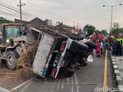 Truk Tabrak Motor hingga Terguling di Klaten, 1 Orang Tewas