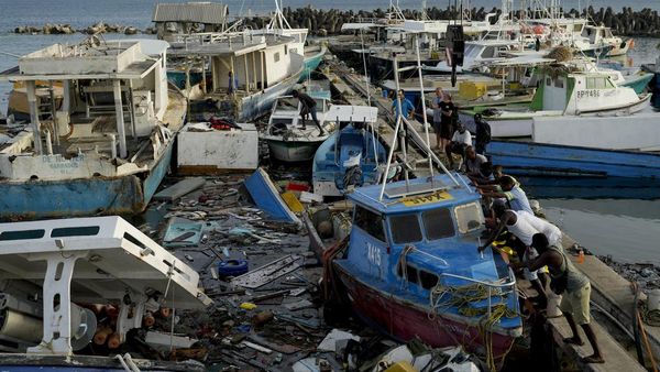 Puluhan Kapal Nelayan di Barbados Hancur Diterjang Badai Beryl