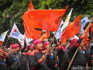 Tuntutan Buruh Tekstil Cabut Aturan Impor-Tolak PHK Tuntutan Buruh Tekstil Cabut Aturan Impor-Tolak PHK