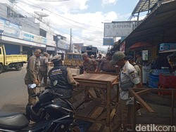 Tutupi Trotoar, Puluhan Jongko di Sumedang Ditertibkan Satpol PP