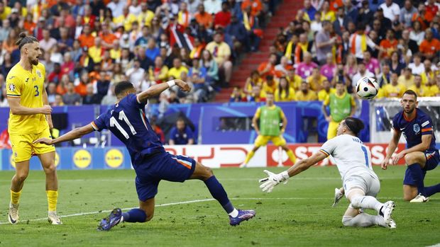 Soccer Football - Euro 2024 - Round of 16 - Romania v Netherlands - Munich Football Arena, Munich, Germany - July 2, 2024 Netherlands' Cody Gakpo scores a goal that was later disallowed REUTERS/Michaela Stache