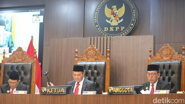 Terbukti Asusila, DKPP Berhentikan Ketua KPU Hasyim Asyari