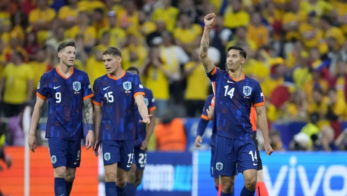 Soccer Football - Euro 2024 - Round of 16 - Romania v Netherlands - Munich Football Arena, Munich, Germany - July 2, 2024 Netherlands Tijjani Reijnders reacts after Donyell Malen scores their third goal REUTERS/Fiona Noever