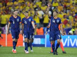 Rumania Dihabisi Singa-singa Oranye yang Terluka