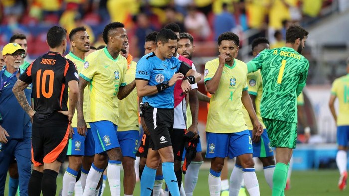 SANTA CLARA, CALIFORNIA - JULY 2: Brazil players Eder Militao and Marquinhos question the referees decision to blow for full time as they were awarded a corner kick during the CONMEBOL Copa America 2024 match between Brazil and Colombia  at Levis Stadium on July 2, 2024 in Santa Clara, California. (Photo by Mark Leech/Offside/Offside via Getty Images)
