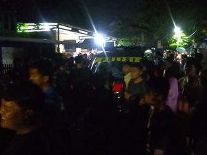 Pria Mencurigakan Dikepung Warga-Ngumpet di Got Diserahkan ke Dinsos Makassar Pria Mencurigakan Dikepung Warga-Ngumpet di Got Diserahkan ke Dinsos Makassar