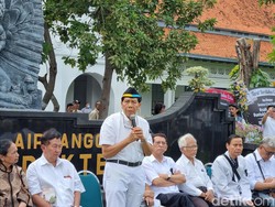 Mantan Rektor Ikut Orasi Saat Bela Prof BUS Usai Dicopot Tolak Dokter Asing