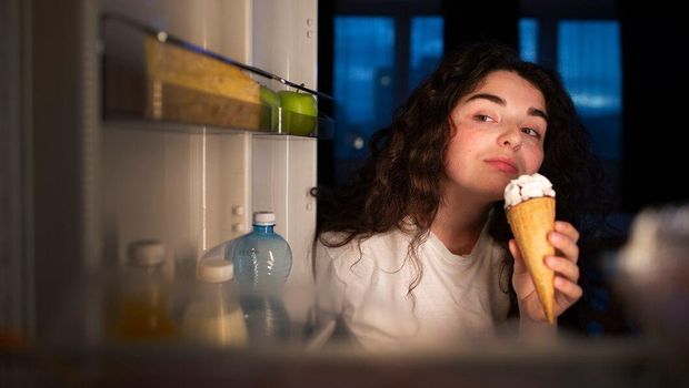 Bahaya makan sebelum tidur/Foto: Freepik.com/freepik