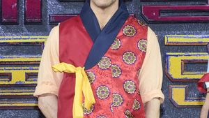 Saat Deadpool Coba Hanbok di Korea Selatan
