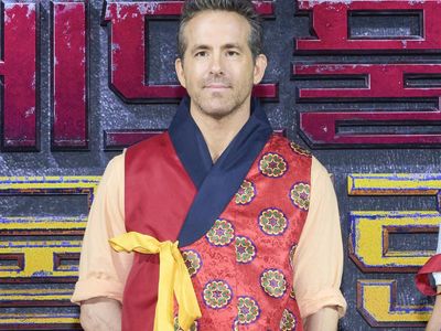 Saat Deadpool Coba Hanbok di Korea Selatan