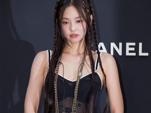 Sesal Jennie BLACKPINK Ngevape di Dalam Ruangan