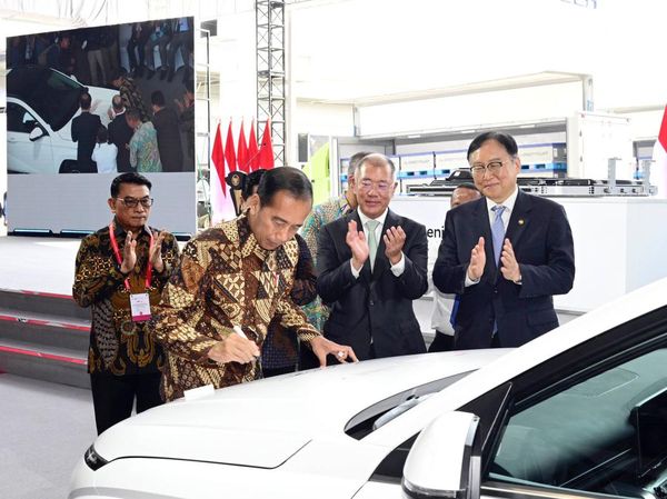Potret Mobil Listrik yang Ditandatangani Jokowi: Pakai Baterai buatan Karawang-TKDN 80 Persen!