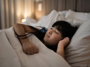 7 Cara Membuat Anak Mudah Bangun Pagi Jelang Masuk Sekolah Lagi
