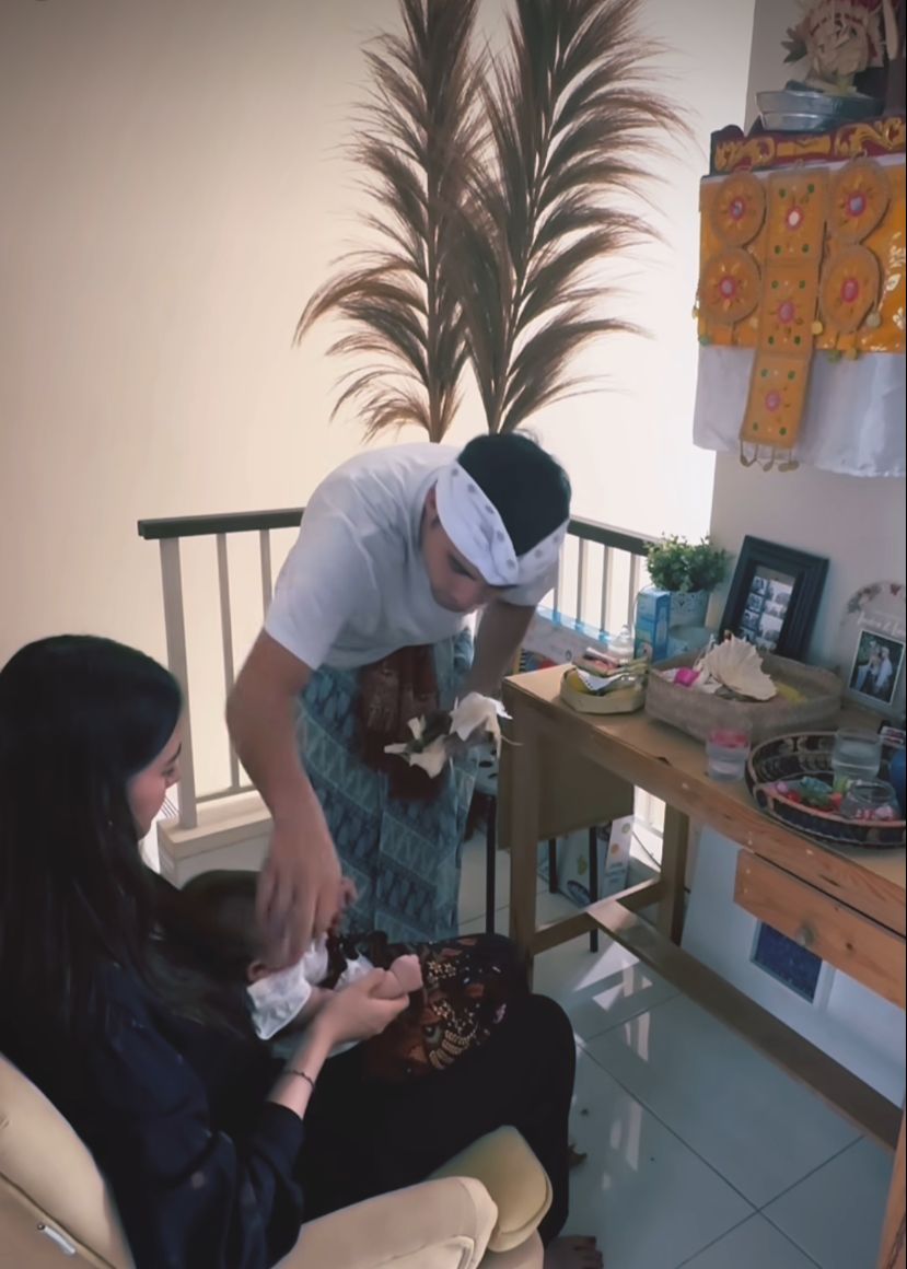 Indra Brotolaras dan Laura Theux