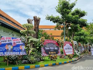 Potret Karangan Bunga Banjiri FK Unair Usai Dekan Dicopot